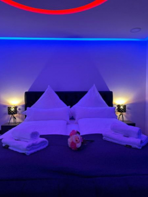 Modern Apartments Neuburg T - TOP - 2 Zimmer, Komfort, Balkon, Wi-Fi, Smart TV, Badewanne, Küche